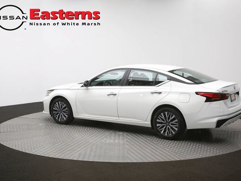Used 2025 Nissan Altima 2.5 SV FWD image 61