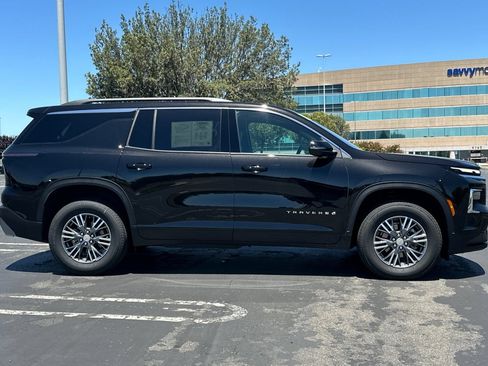 Used 2026 Chevrolet Traverse LT w/ LPO, Floor Liner Package FWD image 3