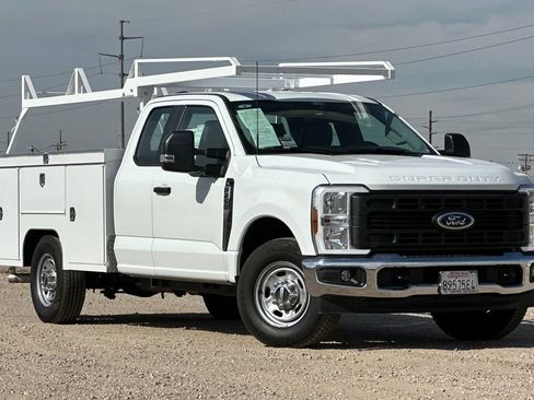 Used 2025 Ford F250 XL w/ XL Chrome Package image 2