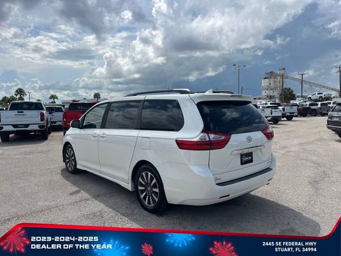 Used 2018 Toyota Sienna Limited Premium FWD image 5