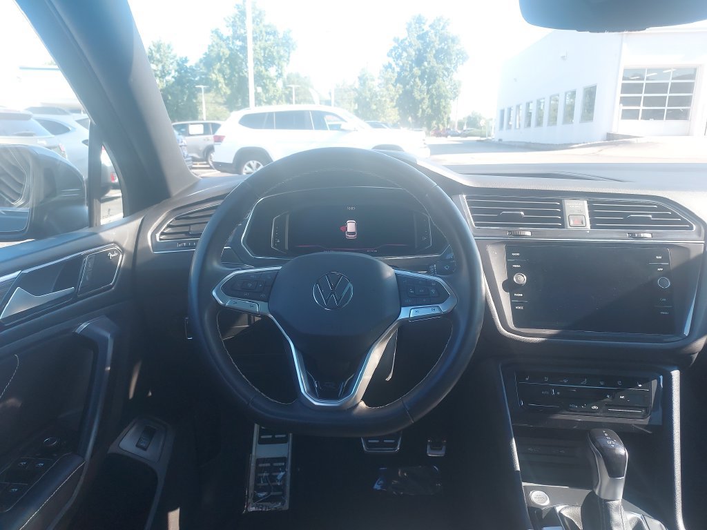 Used 2023 Volkswagen Tiguan SEL R-Line AWD/4WD image 10