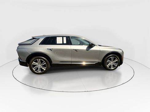 Used 2024 Cadillac Lyriq Luxury RWD image 9