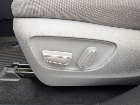 Used 2023 Toyota Highlander L image 16