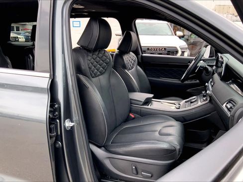 Used 2022 Hyundai Palisade Calligraphy image 9