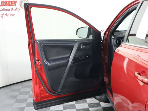 Used 2017 Toyota RAV4 SE w/ Advanced Technology Package image 23