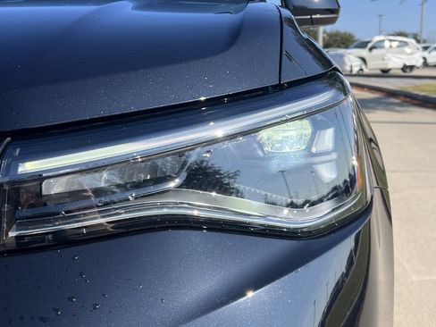 Certified 2025 Volkswagen Taos SE w/ Panoramic Sunroof Package image 6