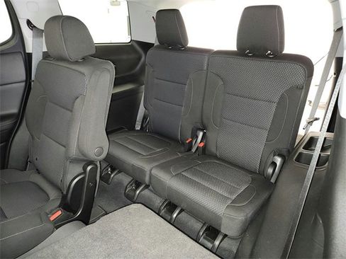 Used 2022 GMC Acadia SLE w/ Driver Convenience Package image 32