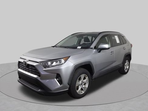 Used 2021 Toyota RAV4 XLE FWD image 2