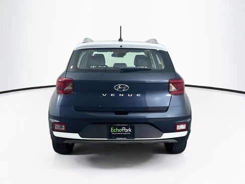 Used 2023 Hyundai Venue Limited FWD image 7