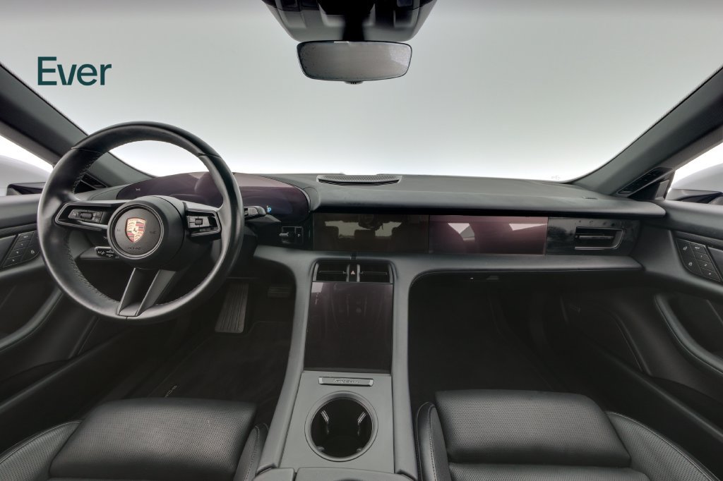 Used 2022 Porsche Taycan RWD image 26
