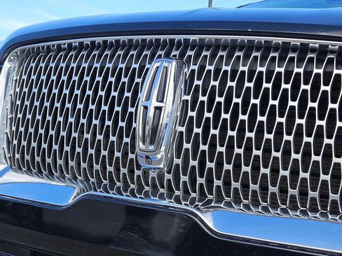 Used 2020 Lincoln Navigator Black Label w/ Cargo Convenience Package image 11