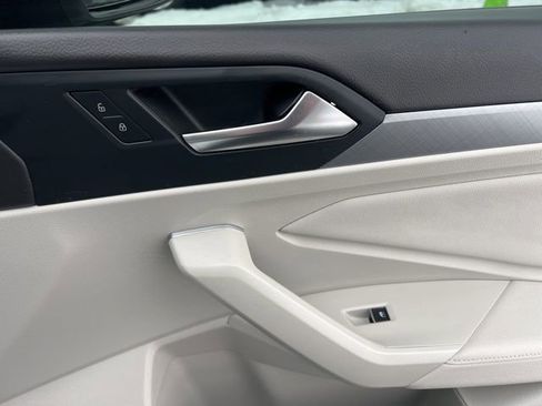 Used 2023 Volkswagen Jetta SE image 35