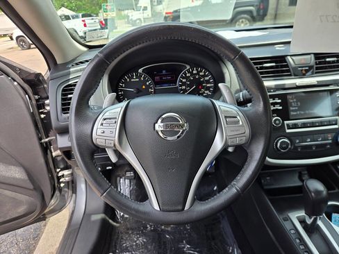 Used 2017 Nissan Altima 2.5 SR w/ Midnight Edition Package FWD image 11