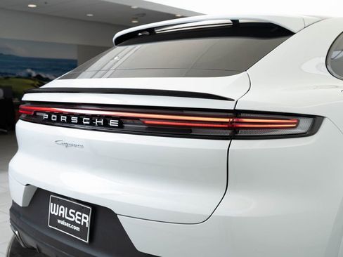 Certified 2024 Porsche Cayenne Coupe AWD/4WD image 17