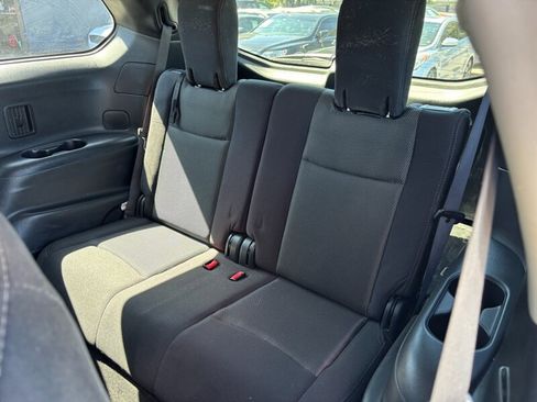 Used 2017 Nissan Pathfinder S image 8