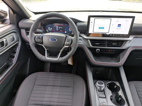 New 2026 Ford Explorer ST-Line w/ ST-Line Street Pack image 18