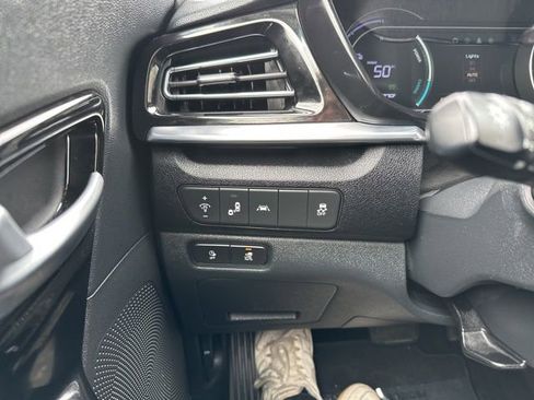 Used 2022 Kia Niro EX Premium w/ Cold Weather Package FWD image 21
