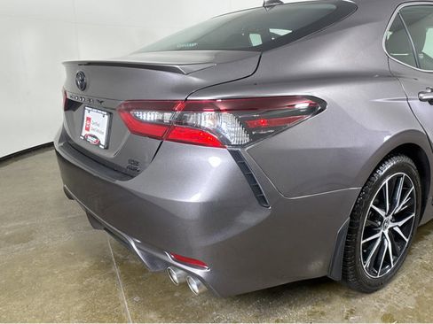 Used 2024 Toyota Camry SE image 22