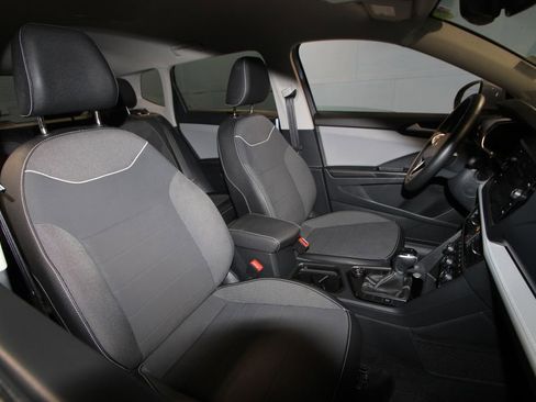 Used 2024 Volkswagen Taos SE image 20