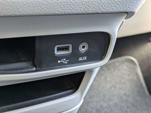 Used 2020 Chrysler Voyager Lxi w/ Cold Weather Group image 26