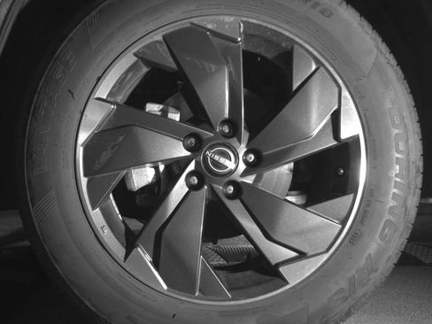 Used 2025 Nissan Rogue SV image 12