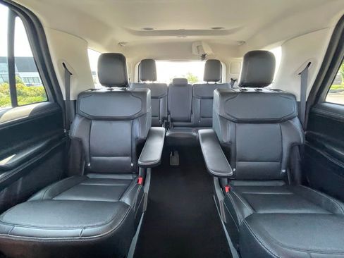 Used 2025 Ford Expedition Platinum w/ Driver's Package AWD/4WD image 31