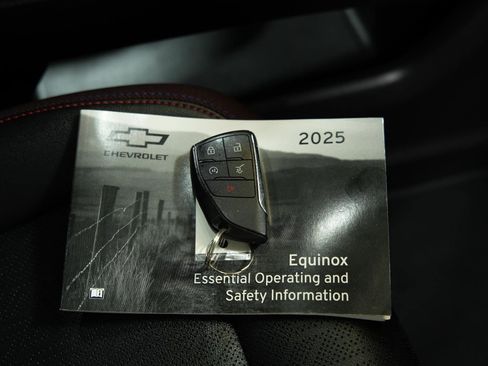 Used 2025 Chevrolet Equinox RS AWD/4WD image 21