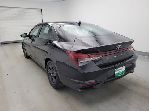 Used 2023 Hyundai Elantra SEL w/ Preferred Accessory Package FWD image 5