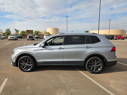 Used 2022 Volkswagen Tiguan SE AWD/4WD image 3