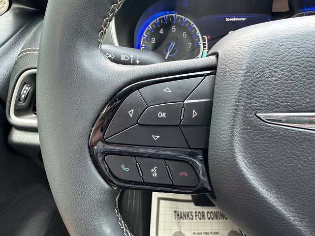Used 2023 Chrysler Pacifica Touring FWD image 25