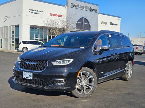 New 2026 Chrysler Pacifica Pinnacle AWD/4WD image 2
