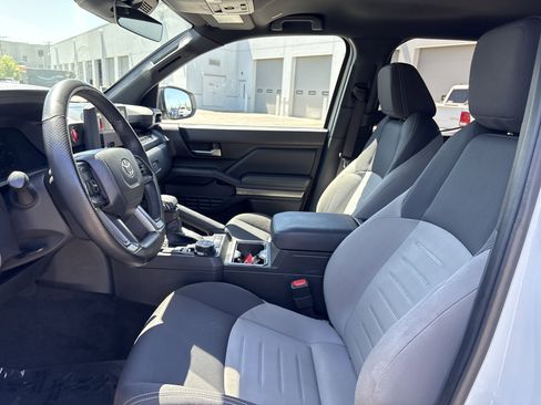 Used 2024 Toyota Tacoma TRD Off-Road image 17