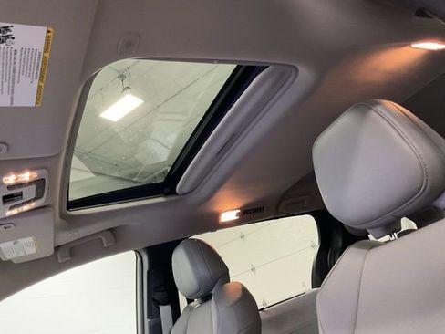 Used 2025 Toyota Sienna XLE image 18