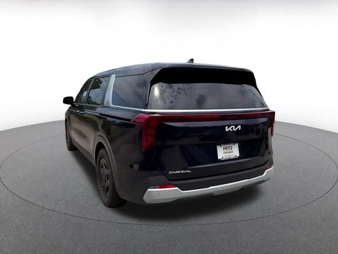 Used 2026 Kia Carnival FWD image 9