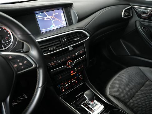 Used 2019 INFINITI QX30 w/ Navigation Package image 15