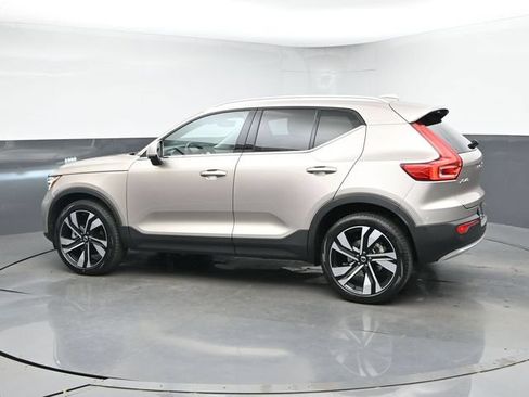 Used 2024 Volvo XC40 B5 Plus w/ Climate Package AWD/4WD image 7