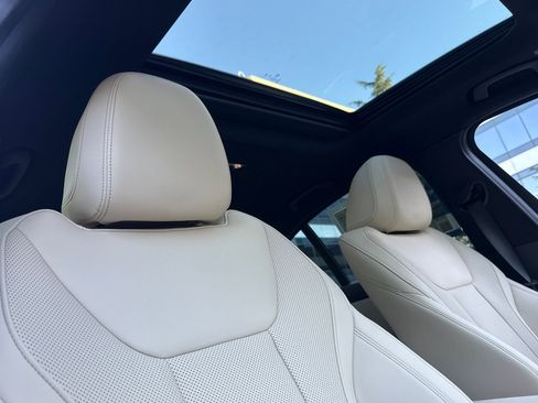 Used 2025 BMW 330i Sedan w/ Premium Package image 20