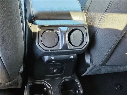 Used 2023 Jeep Gladiator Overland image 18