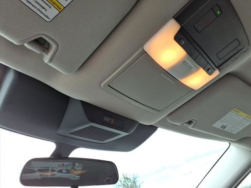 Used 2025 Nissan Pathfinder SV image 16