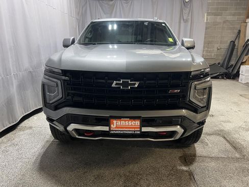 Used 2025 Chevrolet Suburban Z71 AWD/4WD image 3