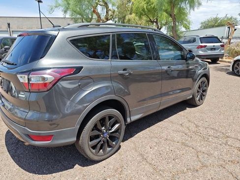 Used 2017 Ford Escape SE w/ SE Sport Appearance Package FWD image 10