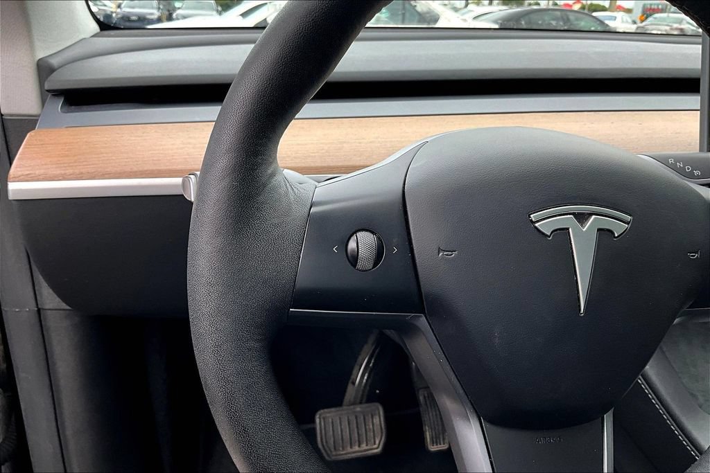Used 2024 Tesla Model Y Long Range AWD/4WD image 11