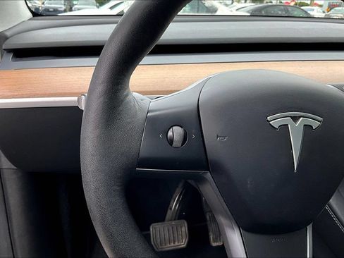 Used 2024 Tesla Model Y Long Range AWD/4WD image 11