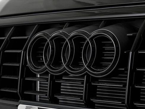 New 2025 Audi Q3 2.0T Premium image 3