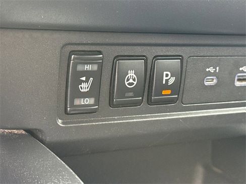 Used 2022 Nissan Frontier SV image 26