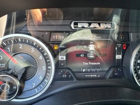 Used 2019 RAM 1500 Laramie AWD/4WD image 11