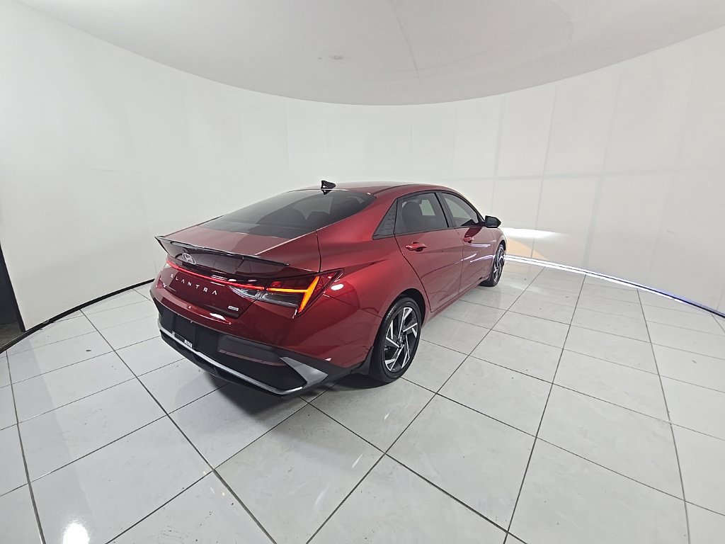 Certified 2025 Hyundai Elantra SEL FWD image 5
