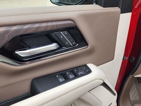 New 2026 GMC Yukon Denali w/ Denali Reserve Package AWD/4WD image 13