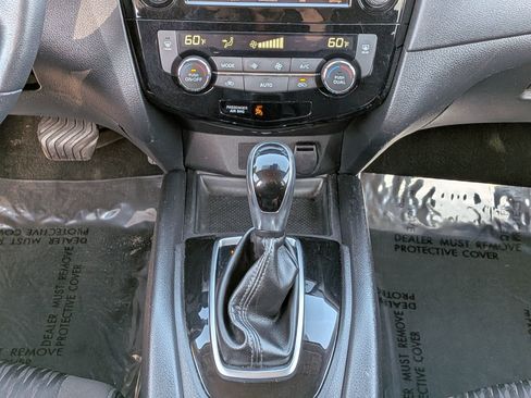 Used 2020 Nissan Rogue SV image 23