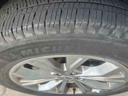Used 2023 Ford Explorer Limited AWD/4WD image 6
